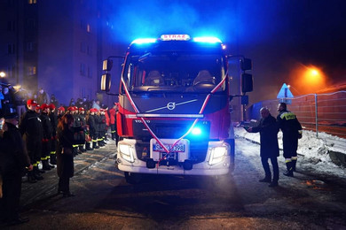Zdjęcie wozu strażackiego z dnia przyjazdu do Ochotniczej Straży Pożarnej w Łaziskach