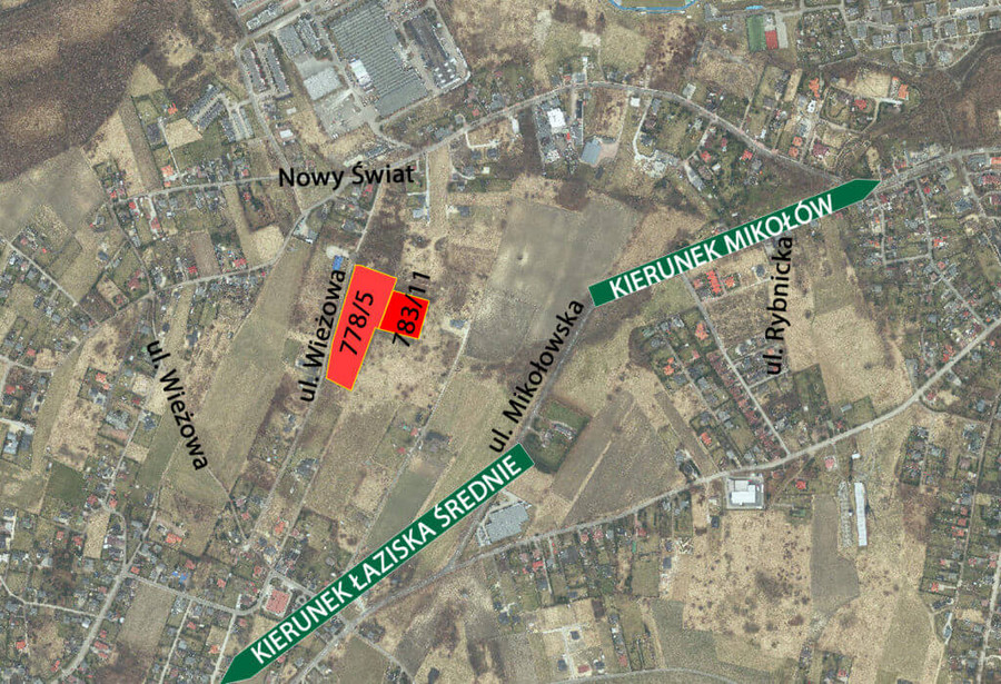 Zdjęcie przedstawia działkę, przeznaczoną na sprzedaż, znajdującą się przy ulicy Wieżowej