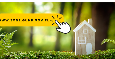 Mały drewniany domek na tle lasu oraz obok niego adres strony zone.gunb na żółtym tle.