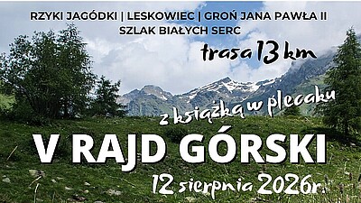 Plakat V Rajdu Górskiego „Z książką w plecaku”. Na tle gór widoczna jest otwarta książka, a plakat zawiera informacje o wyjeździe, które można znaleźć w treści artykułu.