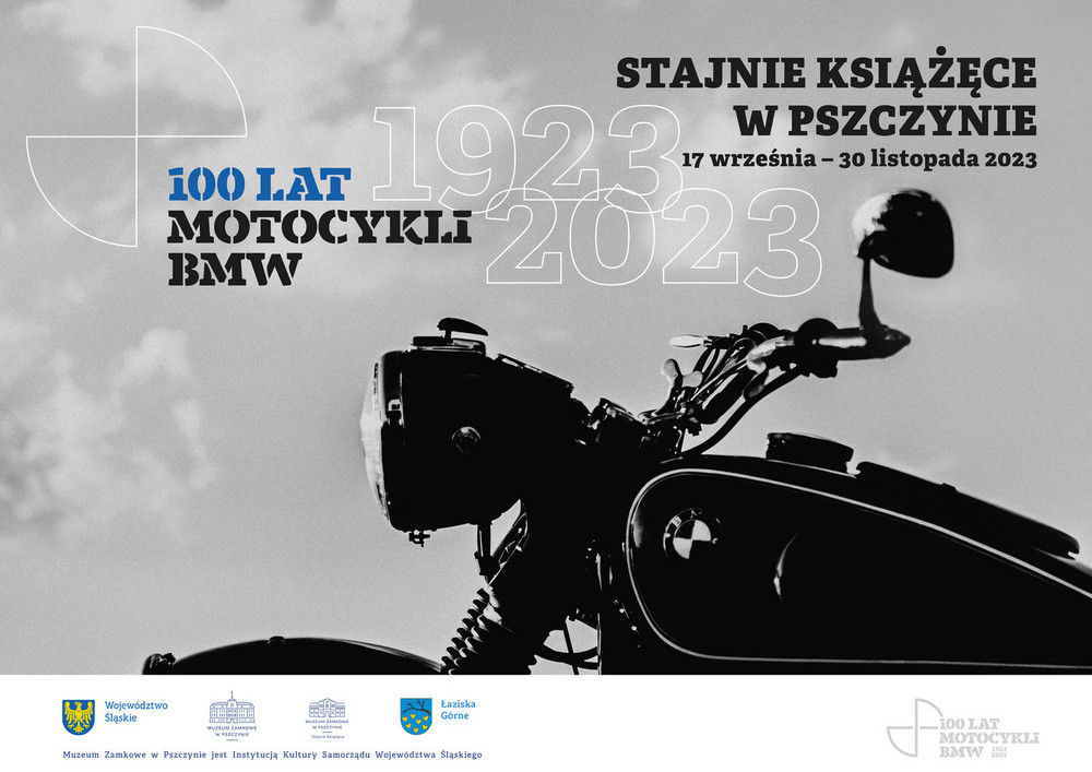 Czarno białe zdjęcie motoru. Ze szczegółami wydarzenia.