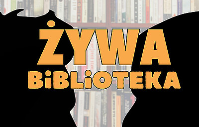 Plakat wydarzenia "ŻYWA BIBLIOTEKA" w Miejskiej Bibliotece Publicznej w Łaziskach Górnych, 16 października 2026, godz. 17:00–21:00; grafika przedstawia sylwetki dwóch osób na tle regałów z książkami